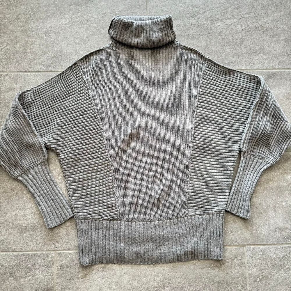 Free People Gray Turtleneck Sweater XS Chunky Knit Oversized Boho Minimalist